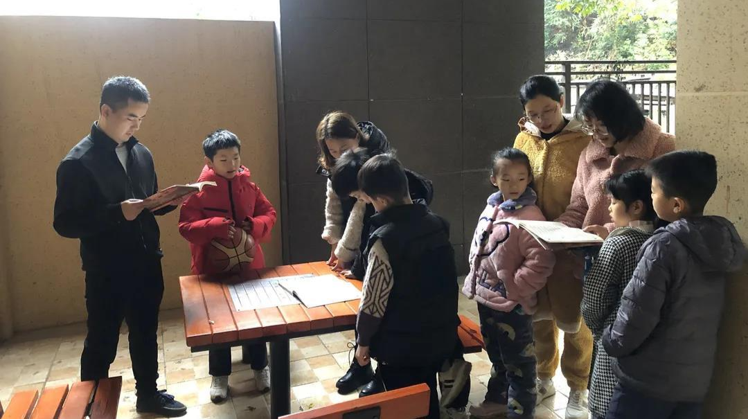 天元区：结伴诵读国学 周末“晨读群”成小区亮丽风景线
