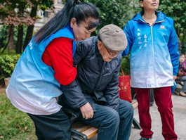 文明实践在天元 |“福星关爱团”志愿服务队开展关爱老人服务