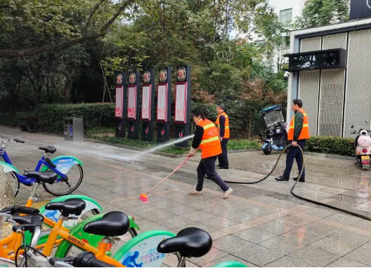 科学降尘 天元环卫加大除尘降尘力度