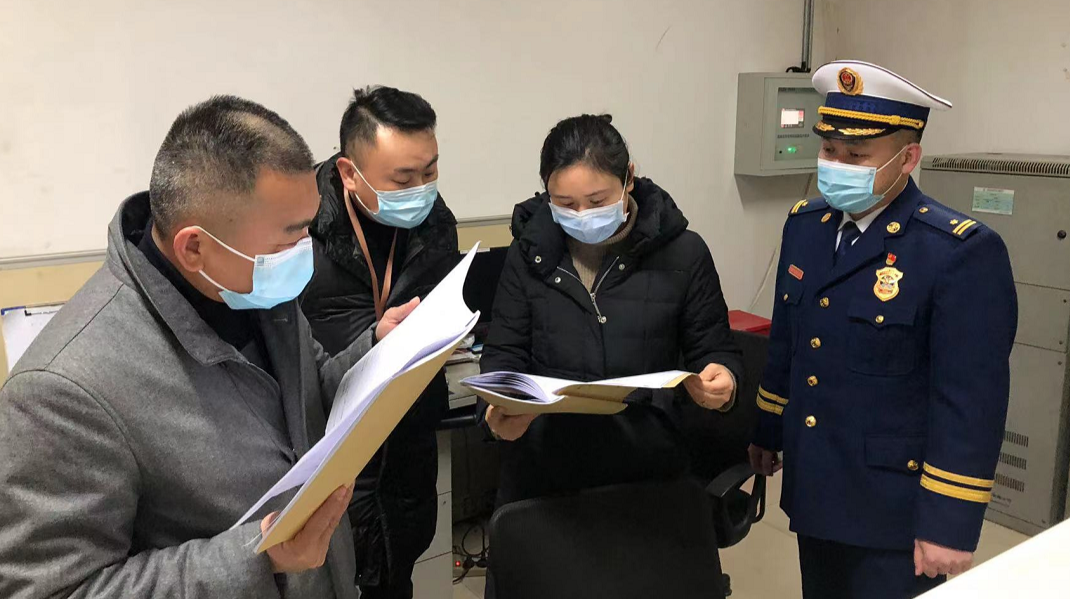 何柢带队检查安全生产、疫情防控等工作，看望慰问坚守一线的干部职工 