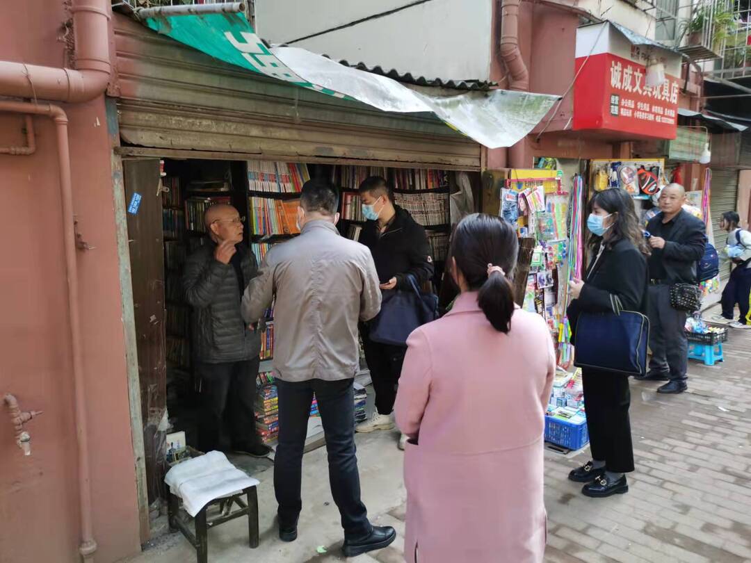 天元区开展“护苗”校园周边 文化市场整治行动