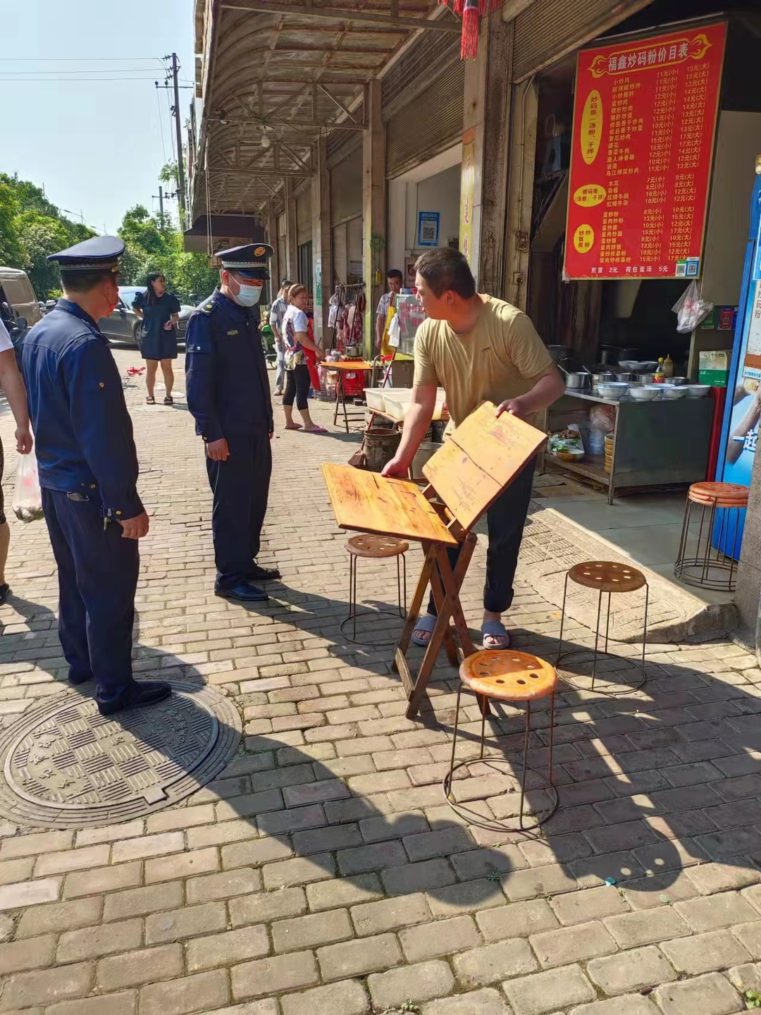 天元城管开展市容十乱整治工作