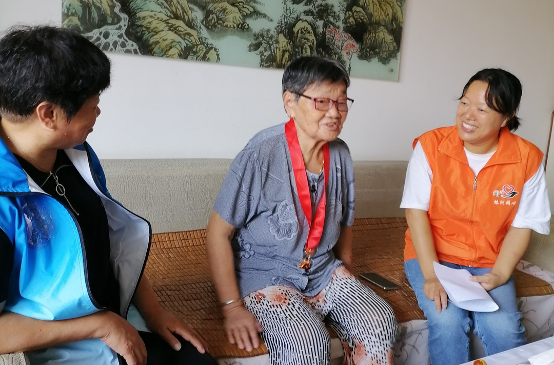 闲置架空层改成图书馆 居民称它是小区“最美空间”