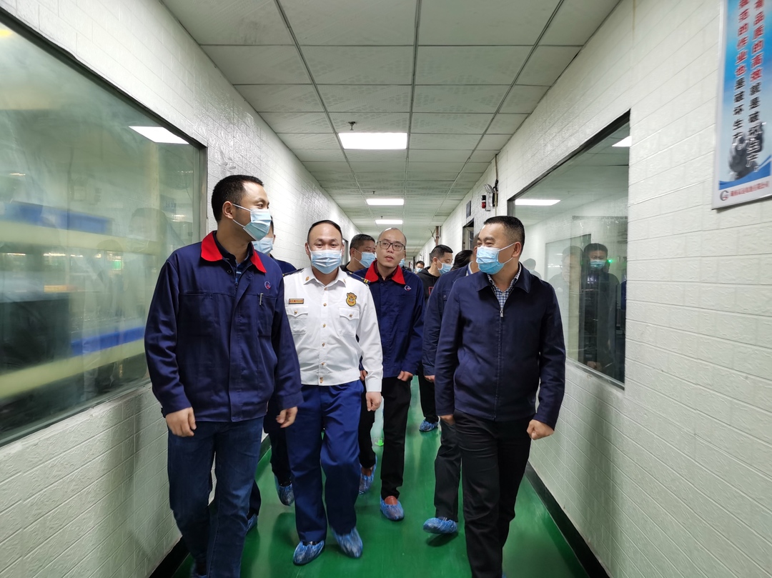 实地督导安全生产和消防工作，现场指出问题督促整改