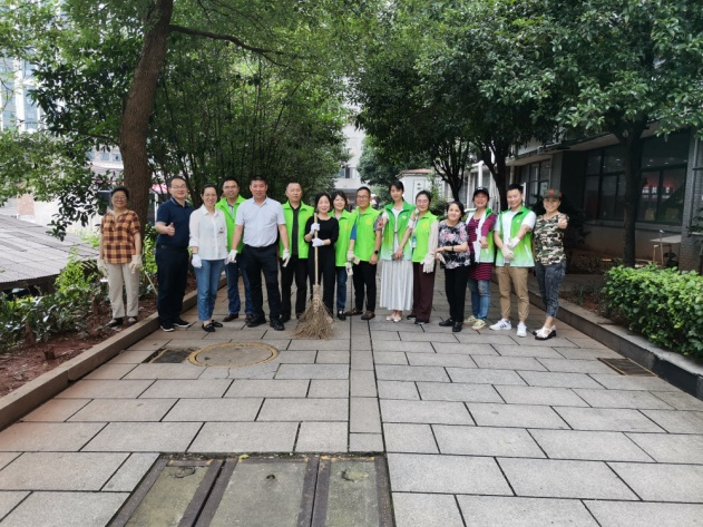 金锦社区：创文明，美环境”小区卫生整治活动