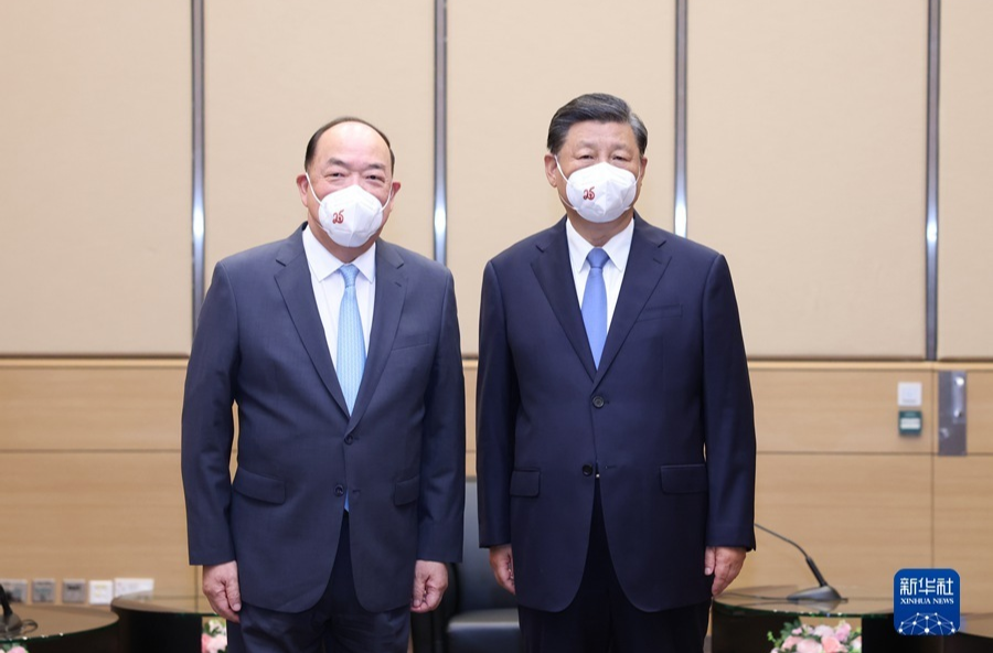 习近平会见贺一诚