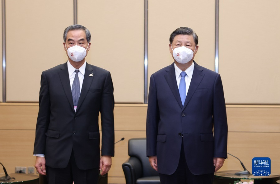 习近平会见全国政协副主席梁振英 委托相关方面转达对全国政协副主席董建华的问候