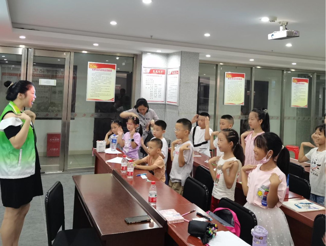 文明实践在天元 高塘社区开展“幸福邻里情 教育温暖行”活动