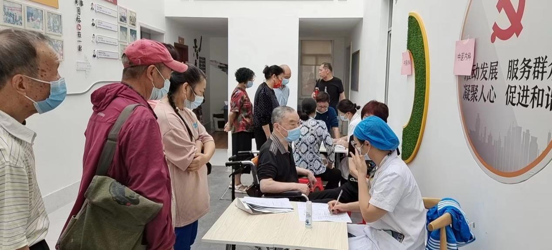 泰西社区：情暖金秋，重阳敬老，专家义诊进社区