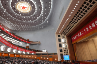 党代表通道丨杨宇：开展党史教育是让人们了解历史 照亮现实和启迪未来