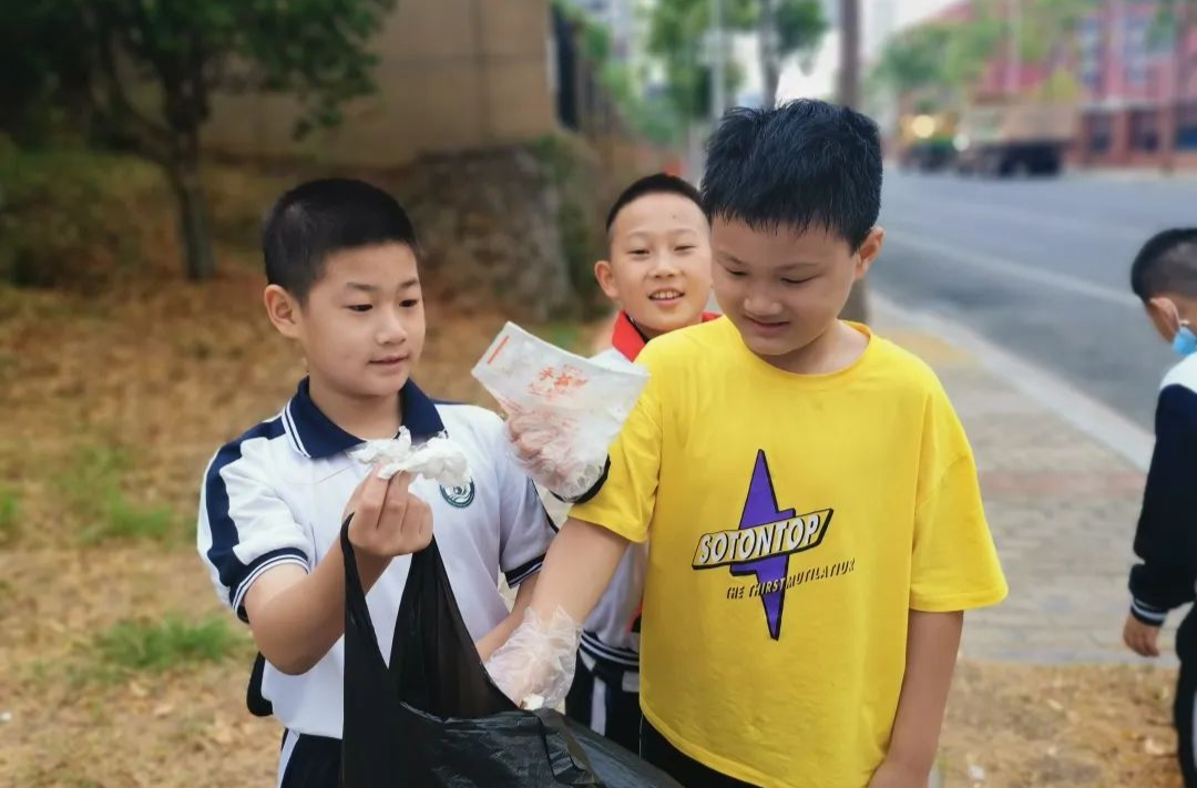 白鹤菱溪小学：“小助理”发挥“大能量”劳动最光荣