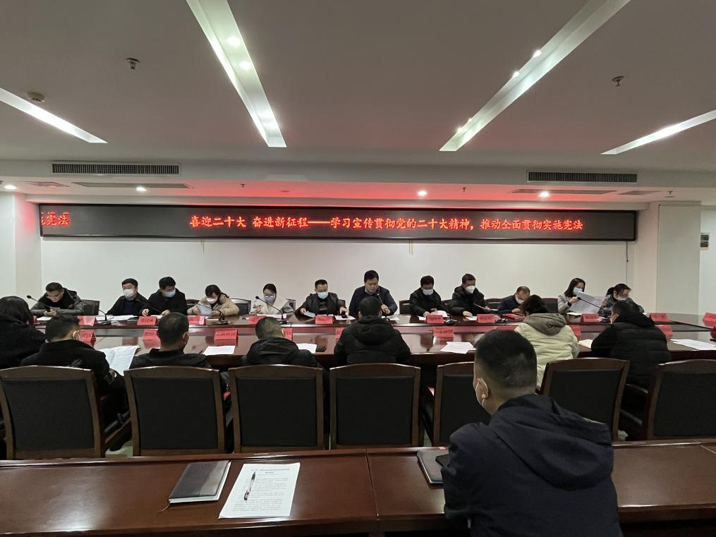 群丰镇新时代文明实践所12月7日，开展“喜迎二十大 奋进新征程—学习宣传党的二十大精神，推动全面贯彻实施宪法”文明实践活动