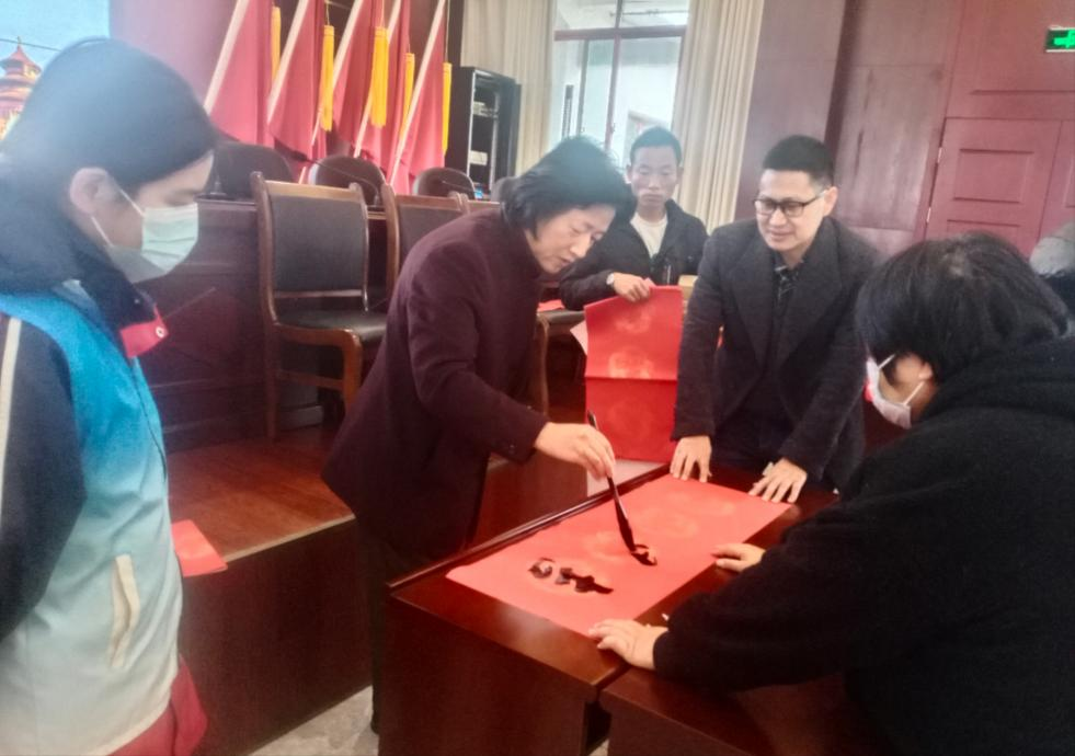 【文明实践在天元】文化下乡 写春联送祝福