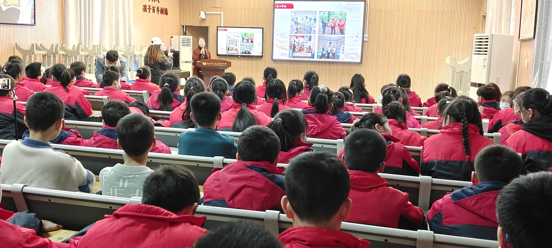 泰山路街道：开学第一课，新区榜样说