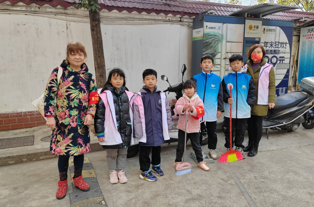 “学雷锋 爱环境 从我做起”清洁家园活动