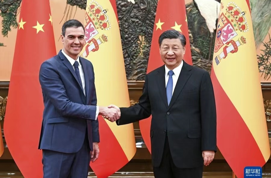 习近平会见西班牙首相桑切斯