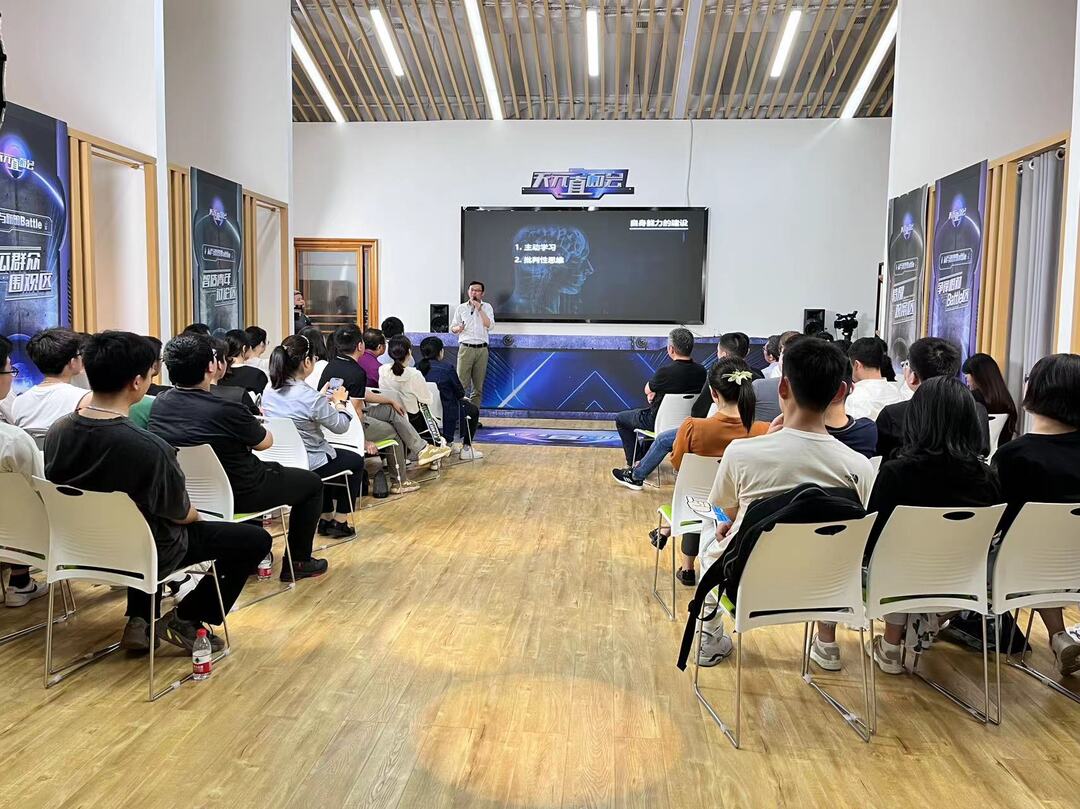 株洲高新区举办首届“天元直面会”  |  剑桥大学博士主讲如何直面AI与人类竞争？