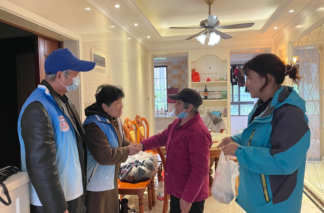 嵩山路街道：关爱独居老人，弘扬传统美德