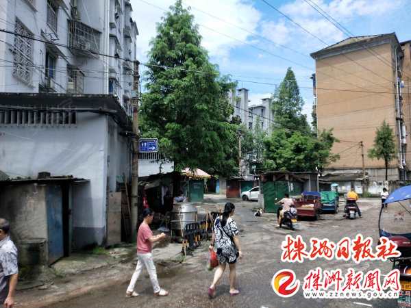 【株事有理】有力度有温度 66户车库杂物间顺利拆除