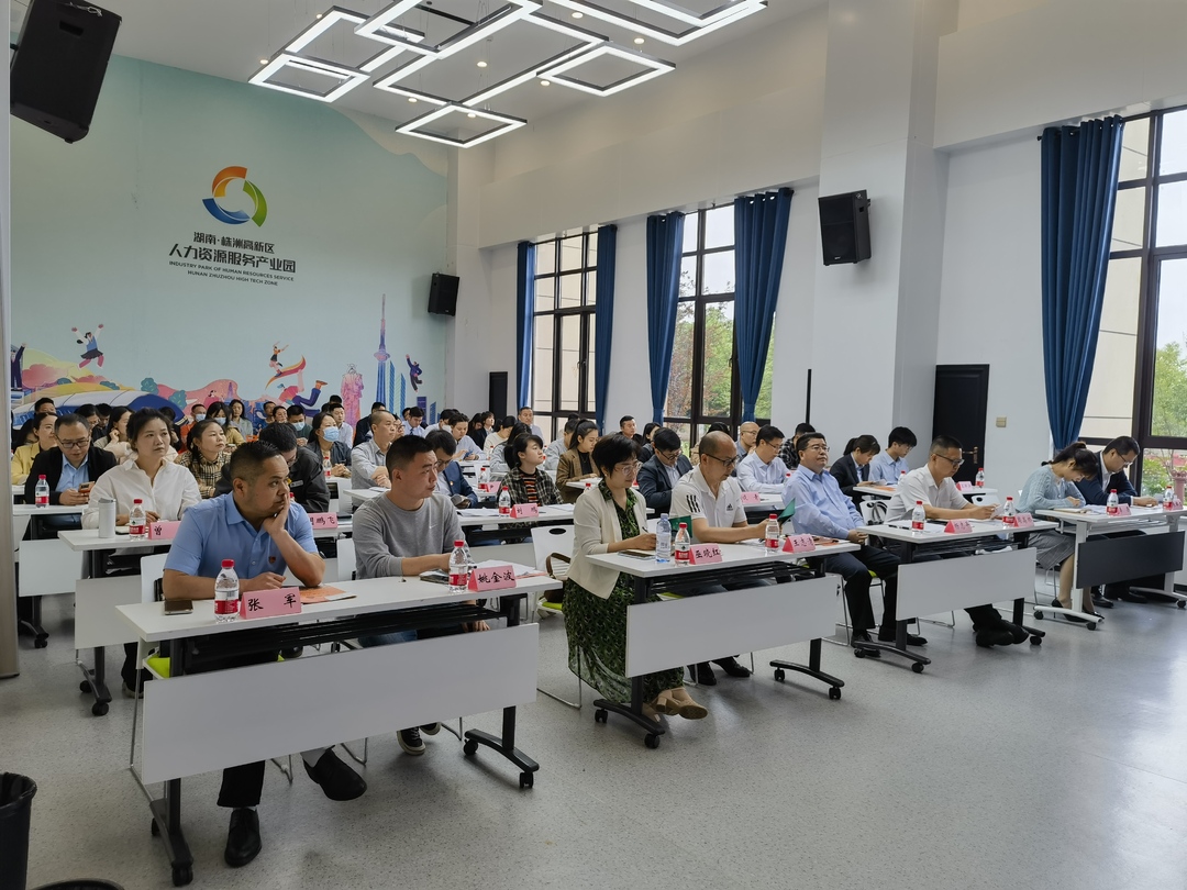 “市直部门园区行”活动暨“送政策解难题优服务”宣讲会走进新区