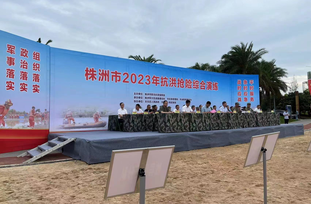 直升机、无人机、救援艇都来了，这是什么大阵仗？