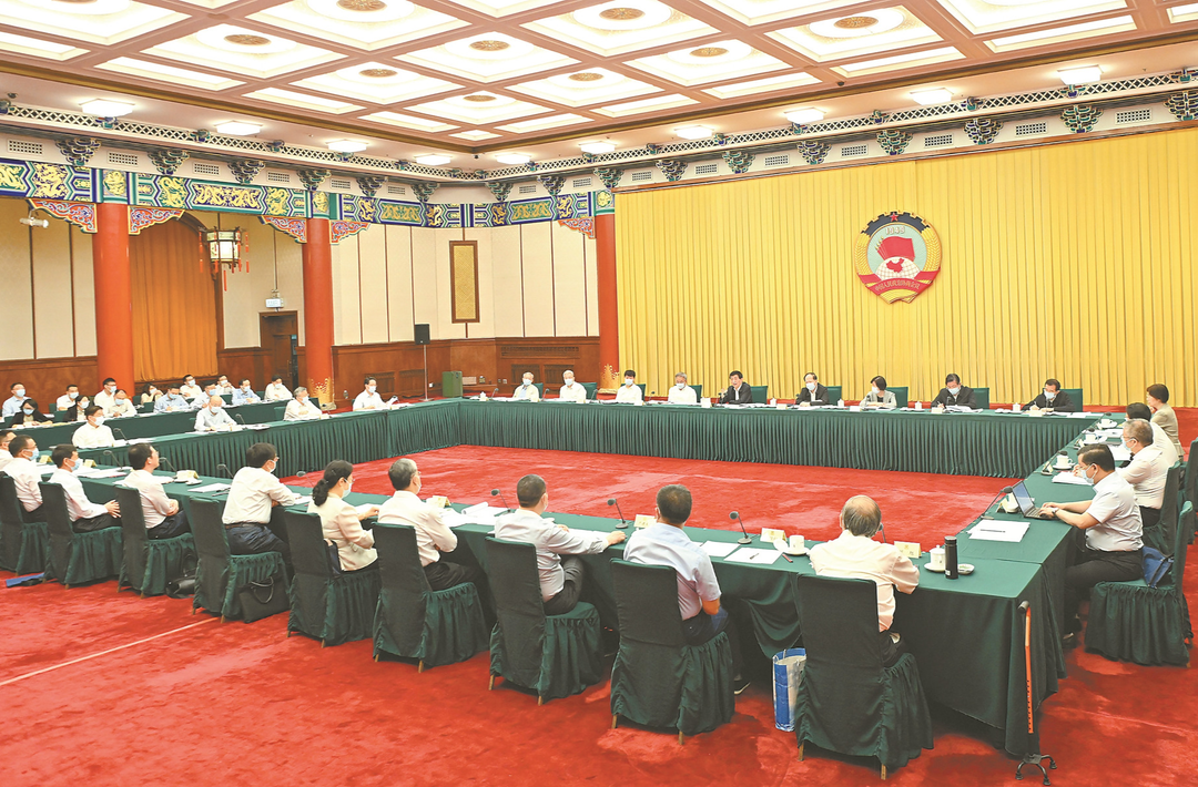 全国政协召开重点提案办理协商会　王沪宁主持并讲话