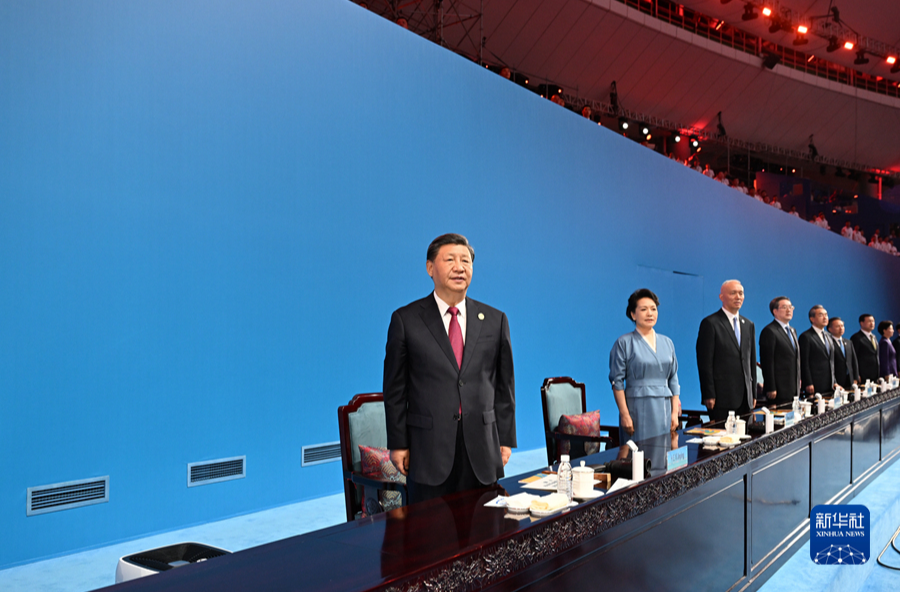 习近平出席成都第31届世界大学生夏季运动会开幕式