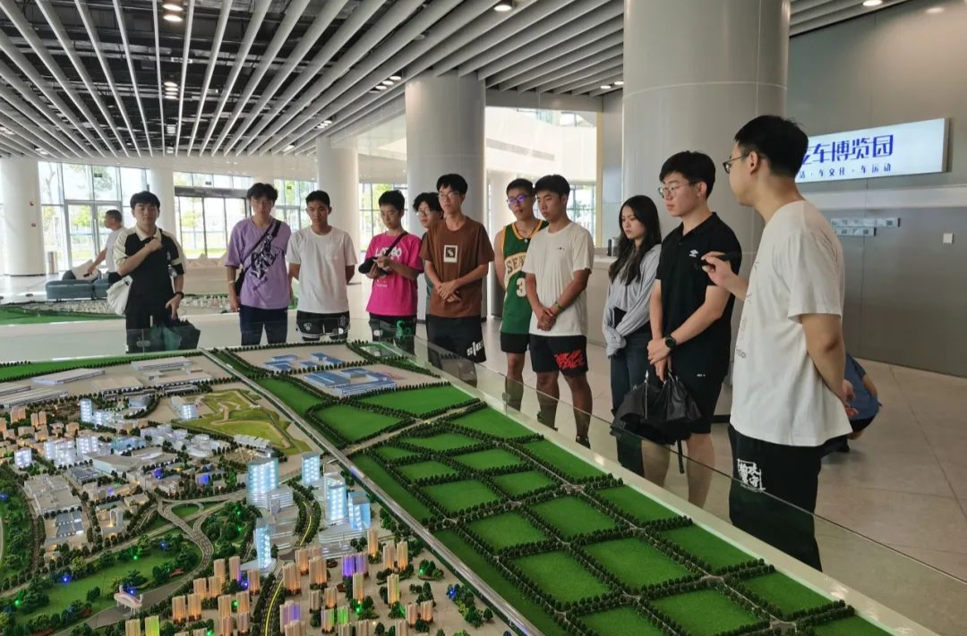 走进汽博园，清华大学车辆学院开展研学之旅