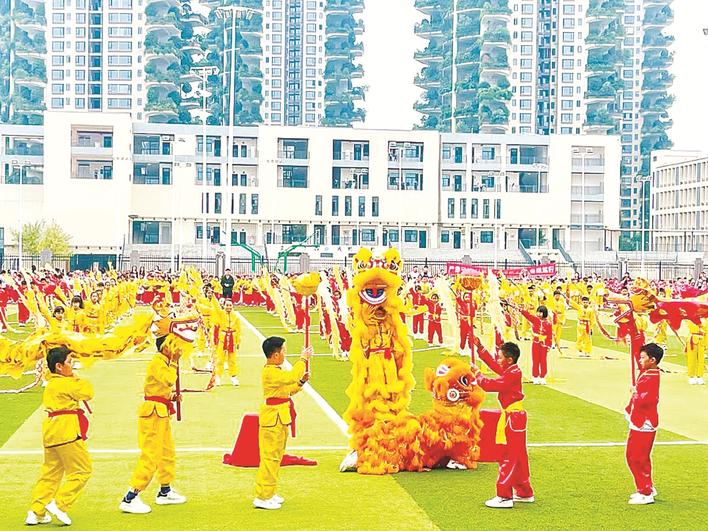隆兴小学：“五彩”课程助人人出彩