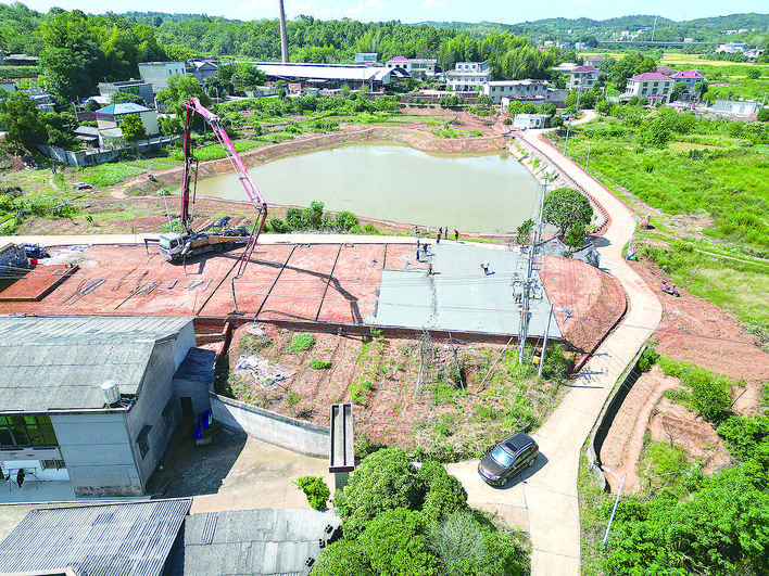 群丰镇妙泉社区：村民筹资筹劳建幸福屋场