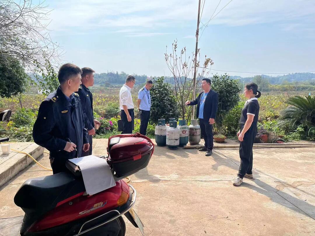 雷打石镇：开展“打非治违”专项行动