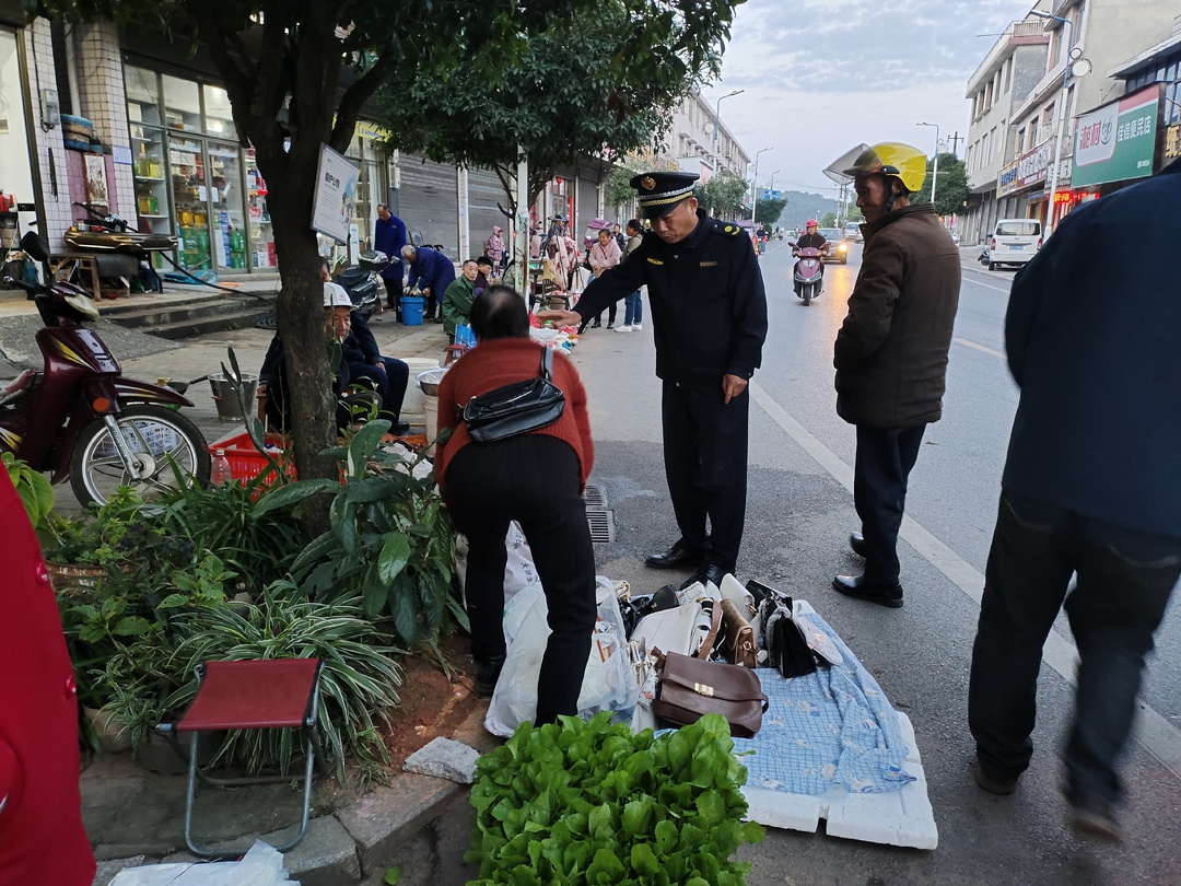 雷打石镇：开展整治市容乱象专项行动