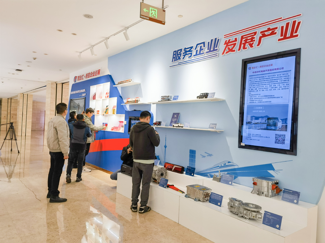 新区企业巡展启动 名企组团“秀颜值”“展实力”