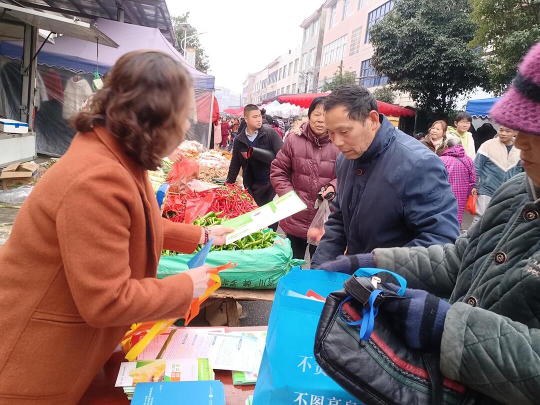 区农业农村局开展节前农产品质量安全宣传