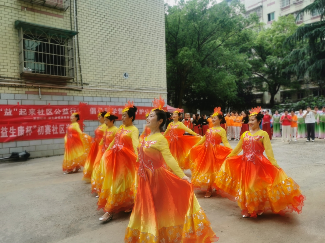 家园社区开展“幸福益起来，爱在新家园”公益文化便民服务活动