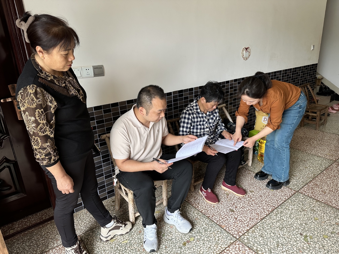 端午佳节送温暖，结对帮扶情更浓