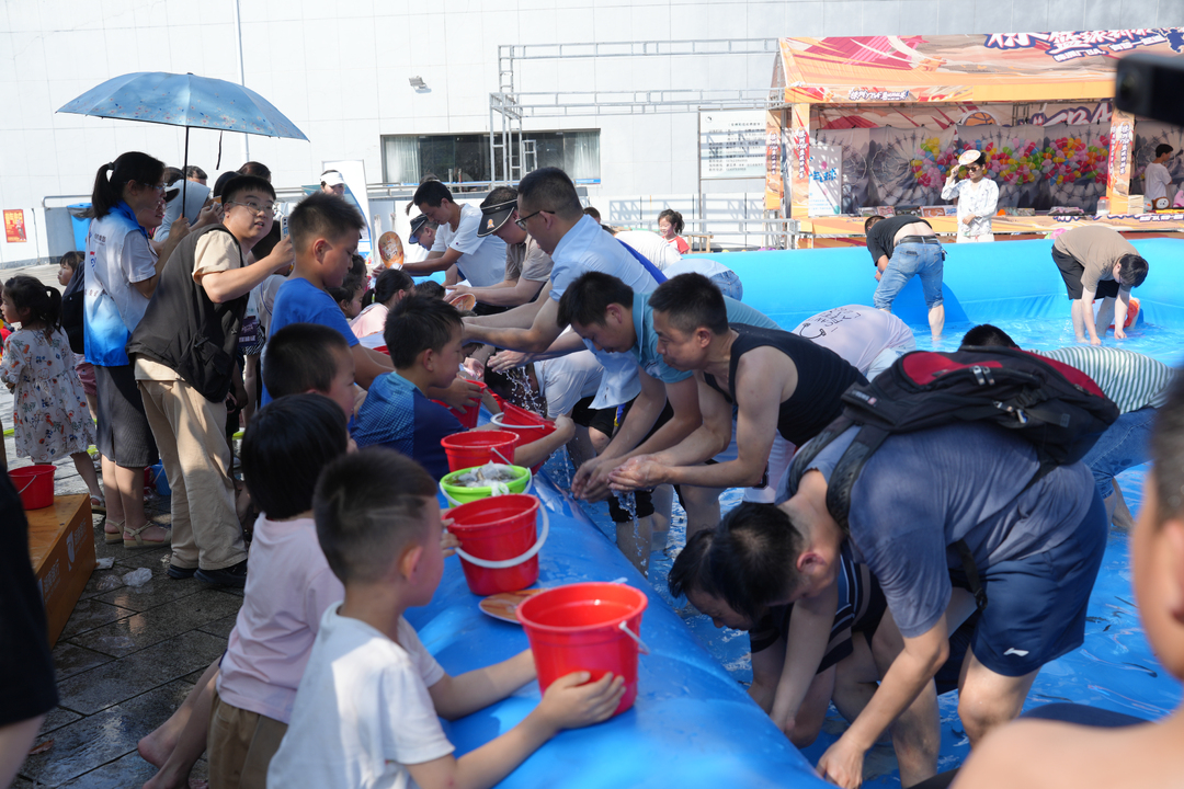 廠BA內(nèi)外  “ 爸 ”氣 十 足