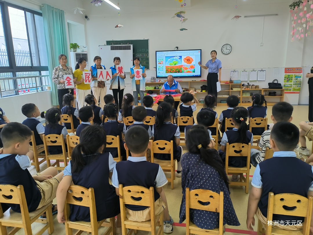 天元区雷打石镇：剪纸话禁毒，巧手传文明