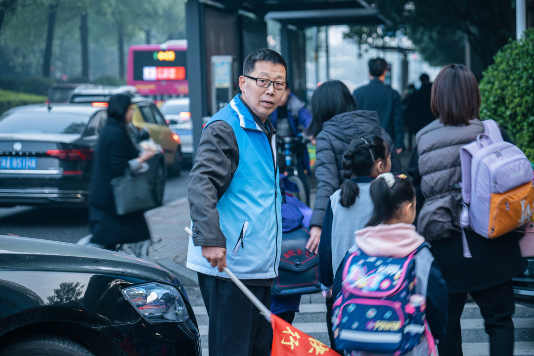 【身边榜样】以炽热爱心温暖困难群众