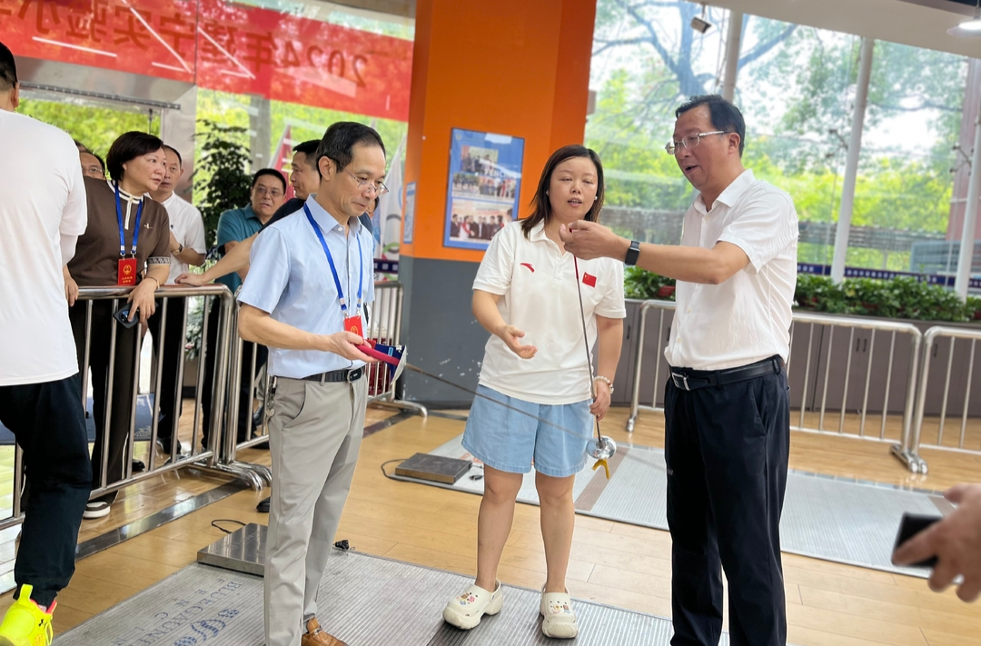 “让每一个孩子拥有丰盈的人生”——市十六届人大代表天元代表团走访视察天元区建宁实验中学