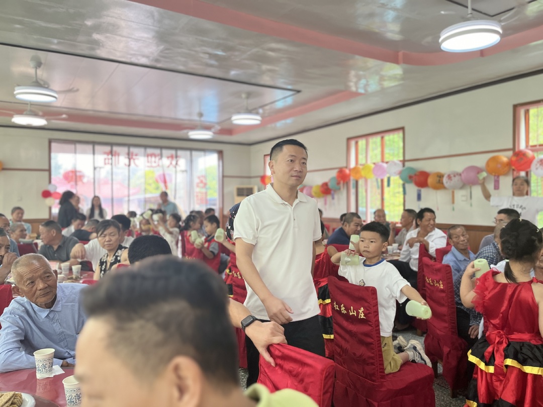 雷打石镇：老少迎中秋，共画同心圆