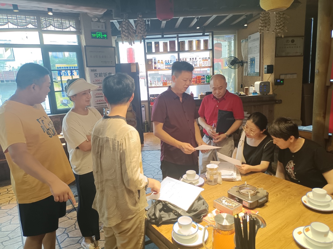 天元区人大嵩山路街道工委： 人大代表开展“法治护绿行动”，守护蓝天碧水净土