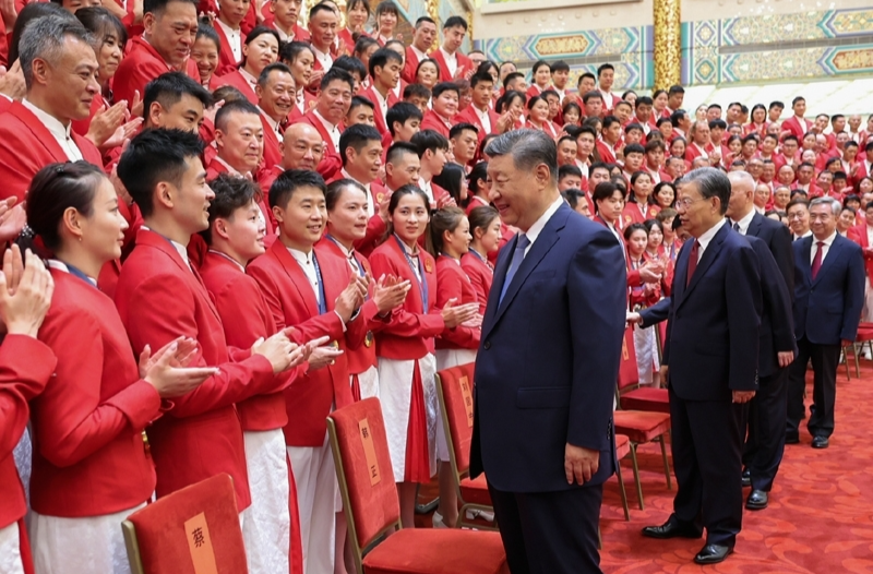 清澈的爱 只为中国｜中国已经可以平视这个世界