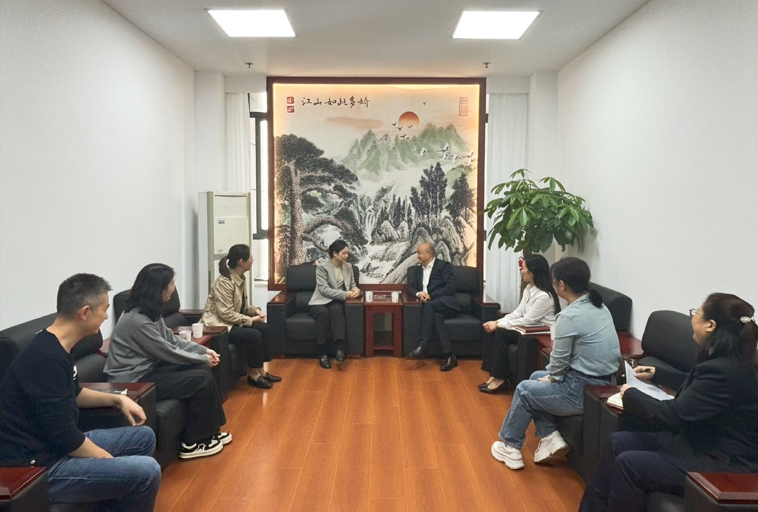 区长何柢走访调研企业