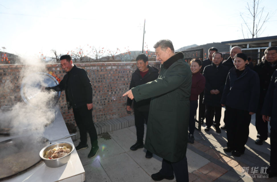 习近平在辽宁葫芦岛市看望慰问受灾群众