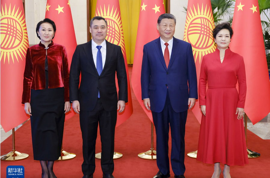 习近平同吉尔吉斯斯坦总统扎帕罗夫会谈