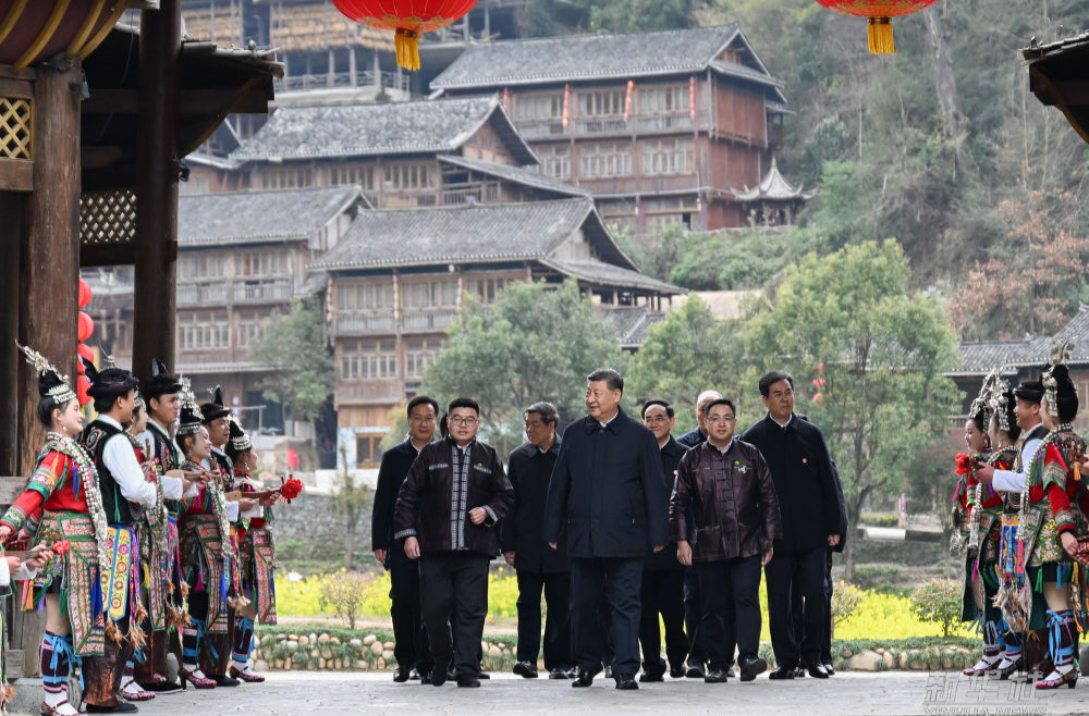 习近平在贵州黔东南州考察调研