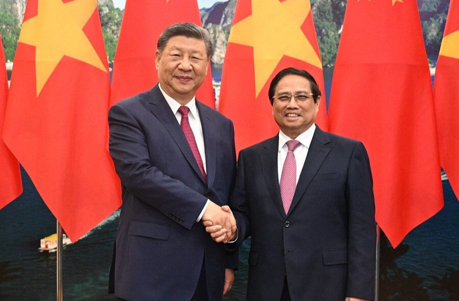 习近平会见越南总理范明政
