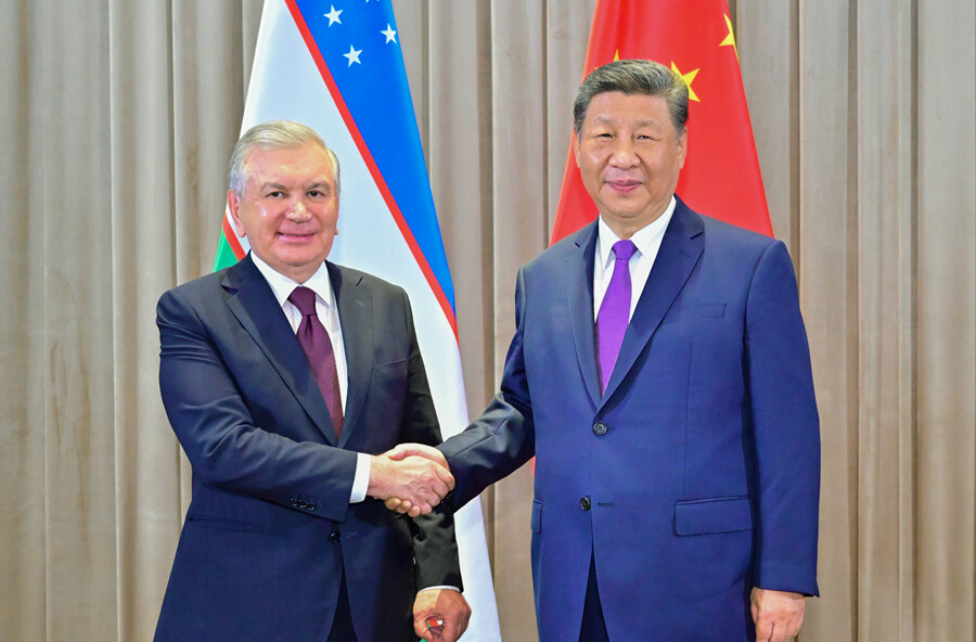 习近平会见乌兹别克斯坦总统米尔济约耶夫