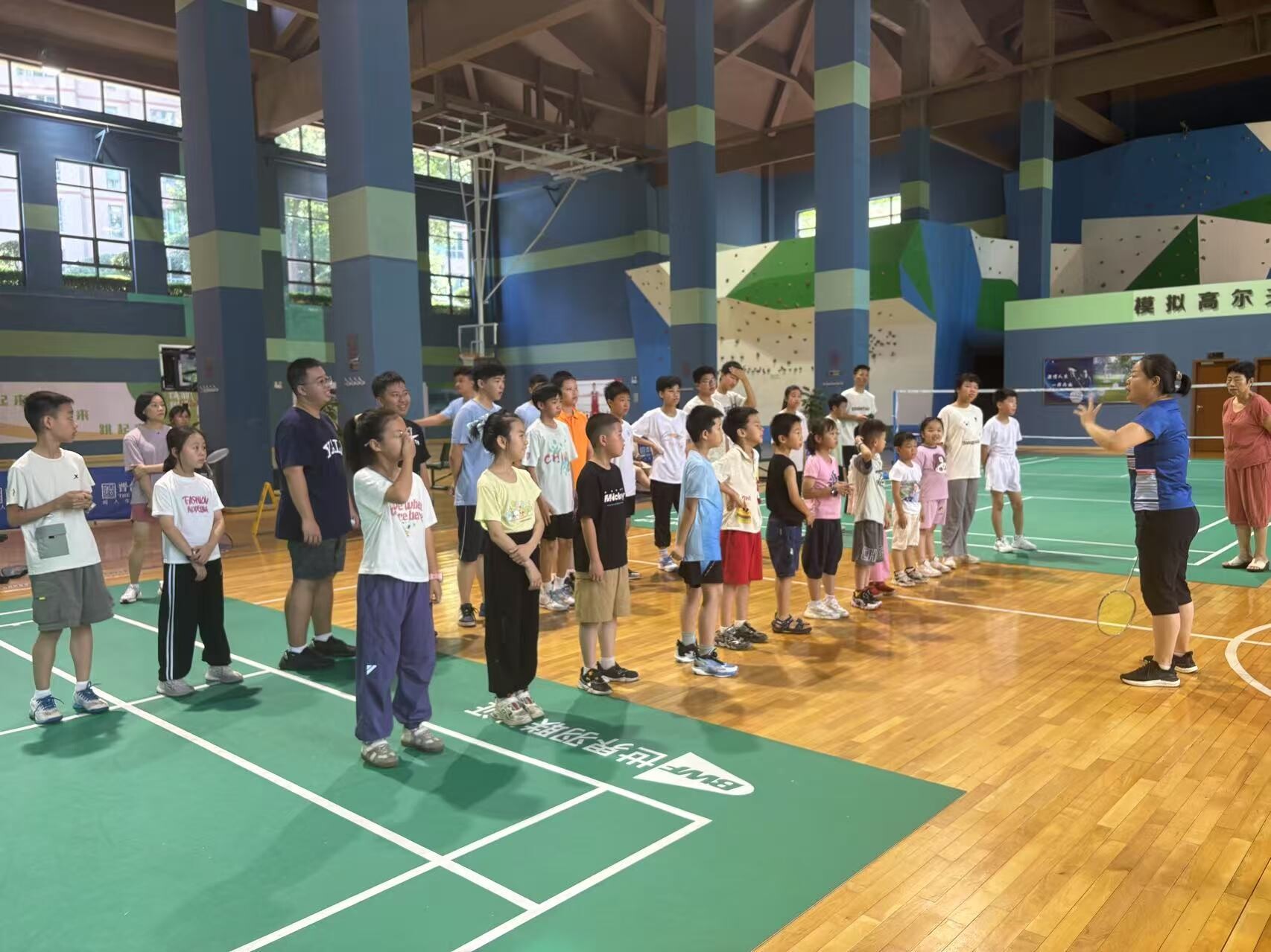 栗雨街道庆霞社区“雏鹰计划”启航，前国手引领孩子暑期新飞跃